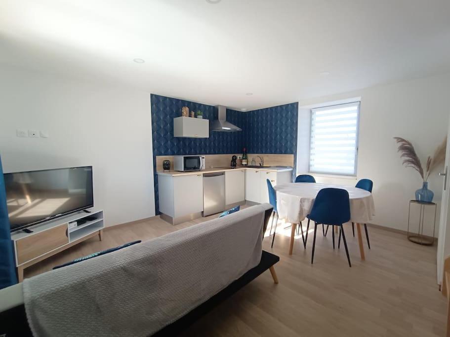 Appartement Independant La Tour Des Tuileries Aydoilles Экстерьер фото